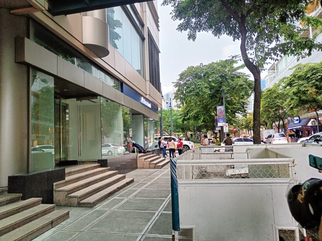 BGC Commercial space for Lease (Category: Commercial) located in Pasig City. Submitted by shelavi05 (Listing ID 1255093699, Image 2). Description: 💥BGC Commercial Space for Rent ⚠️ for direct client only 🔖 212 sqm at ₱3,500 per sqm negotiable ✓ Ground floor ✓ Building has 24/7 operations ✓ good for bank, office, showroom, store, coffee shop or milk tea ✓ busy street ✓ high foot traffic ✓ surrounded by offices, with nearby hotels and other big t