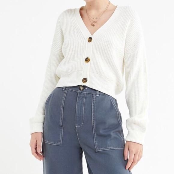 BN Urban Outfitters Cream Cropped Cardigan Women s Fashion Coats