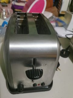 Bread toaster