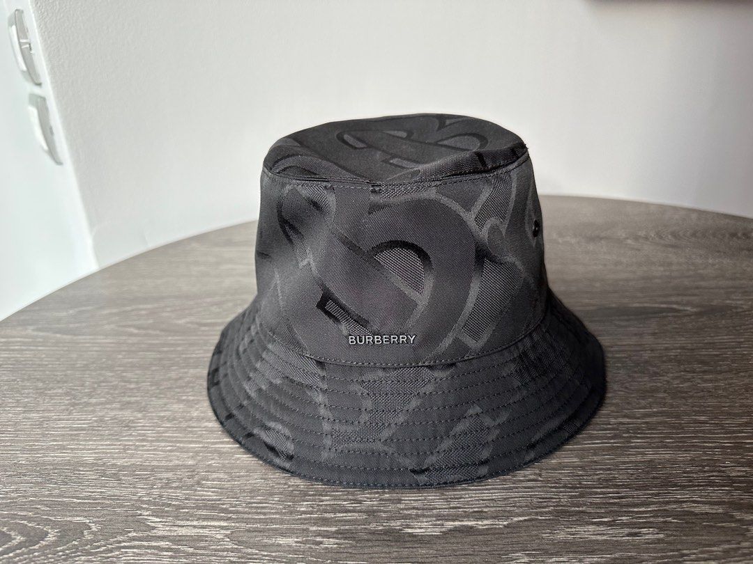 Black burberry bucket shop hat