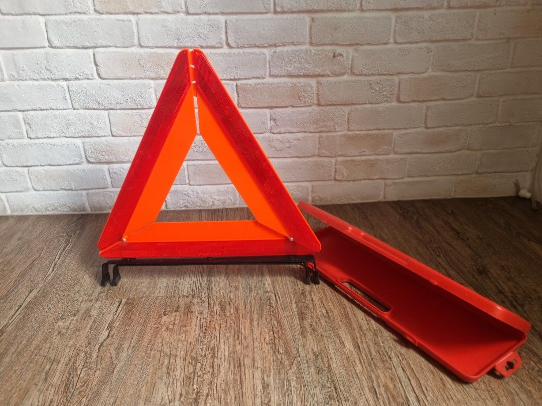 Car hazard triangle, Car Accessories, Accessories on Carousell