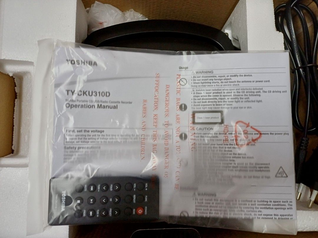 Cassette / CD / USB Portable Player with Radio Toshiba TYCKU310