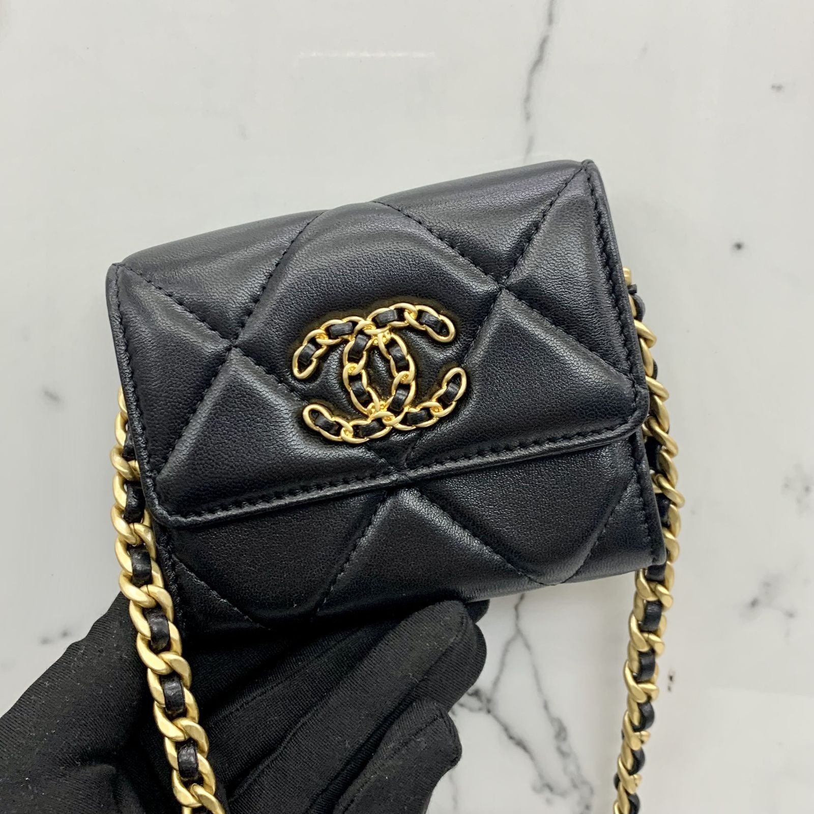 Chanel 19 Flap Coin Purse w/Chain - Black Mini Bags, Handbags - CHA911033