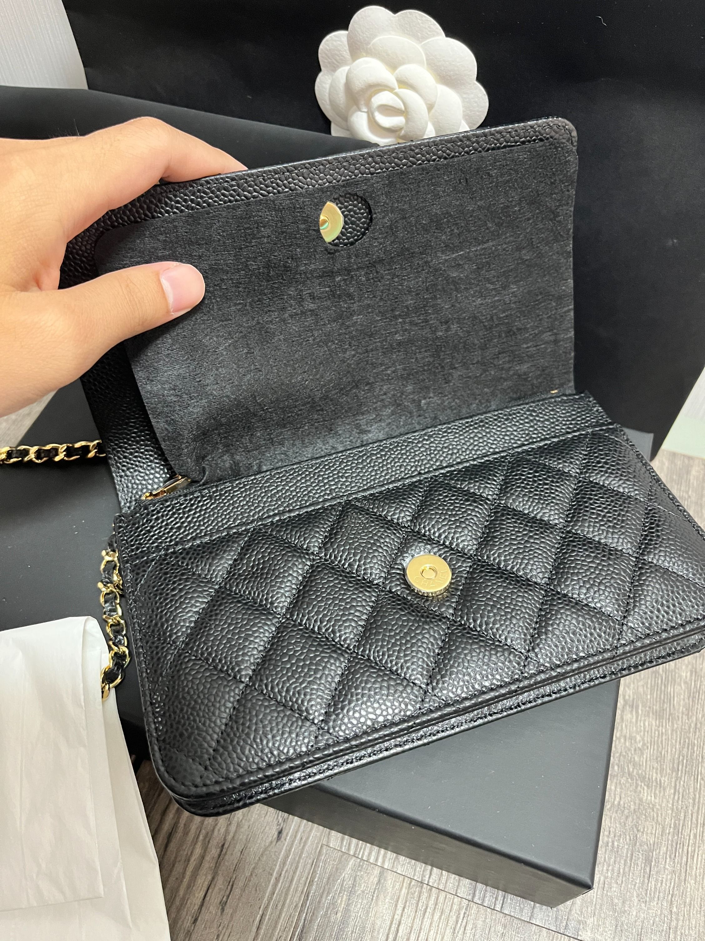 BNWT! 🖤 CHANEL 22C Black Gold Ball Pearl Crush 🖤 Wallet On Chain