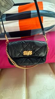 (Category: ) located in . Submitted by azalia05 (Listing ID 1255155330, Image 1). Description: .