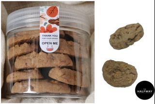 CHOCOLATE CORNFLAKES COOKIES +-300g including bottle