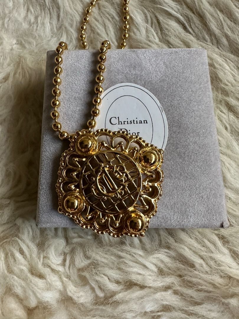 Christian dior pendant necklace top