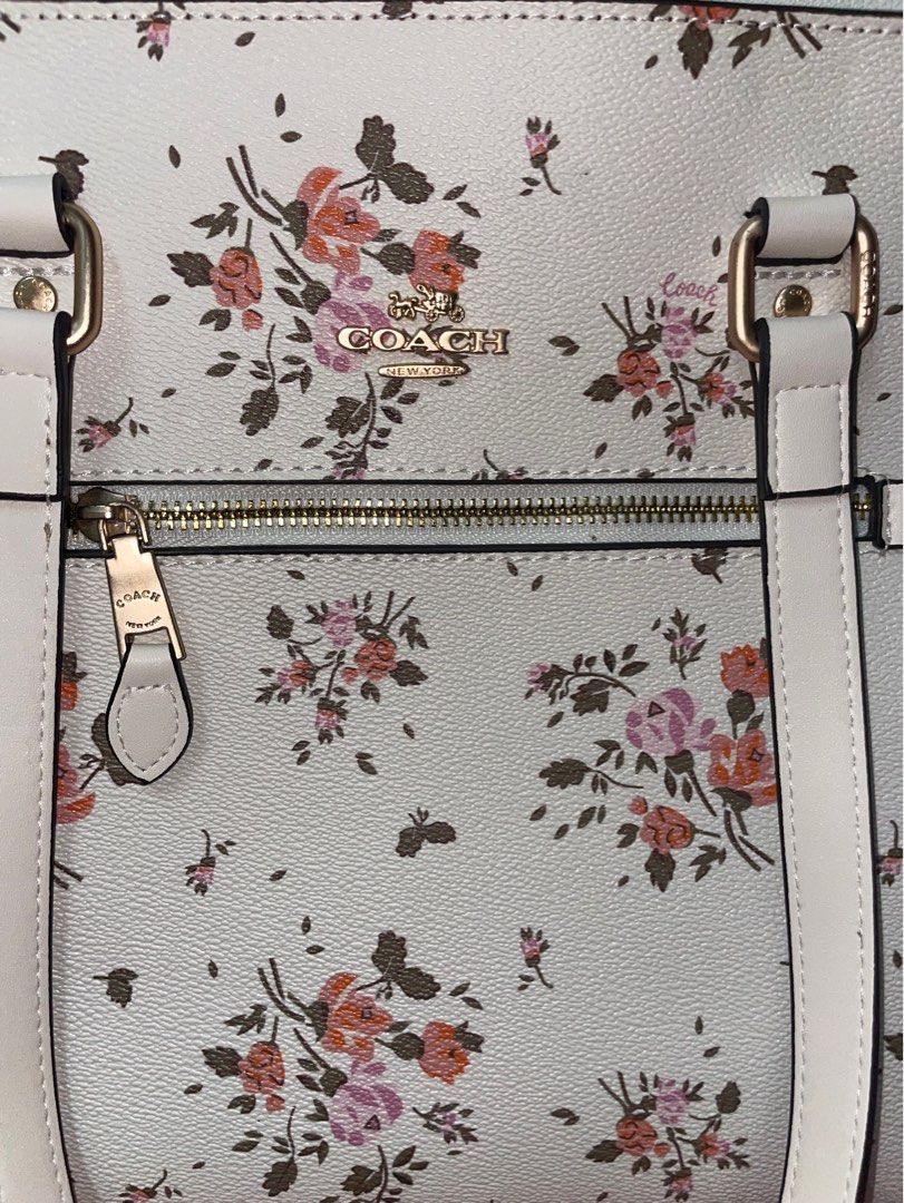 Gallery tote with rose bouquet print store