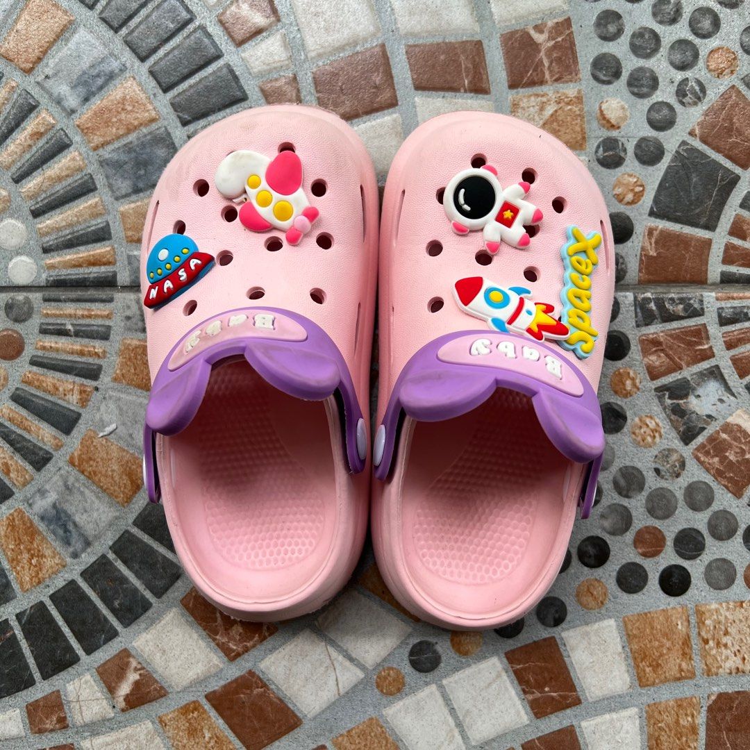 Girls croc cheap flip flops