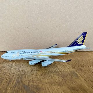 Modèle D'avion Singapore Airlines Boeing 787-10 1/400 – JC Wings – 9V-SCM – Métal, Trains Inclus – Longueur 17 Cm