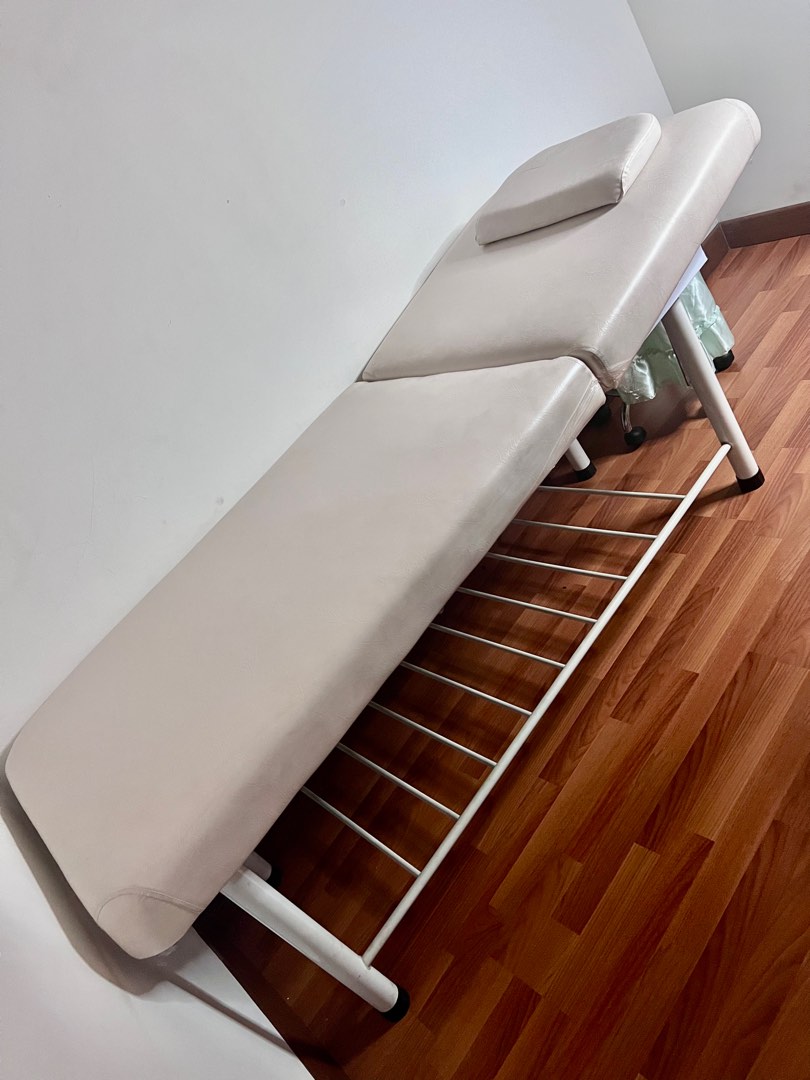 Facial bed, Furniture & Home Living, Furniture, Other Home Furniture on