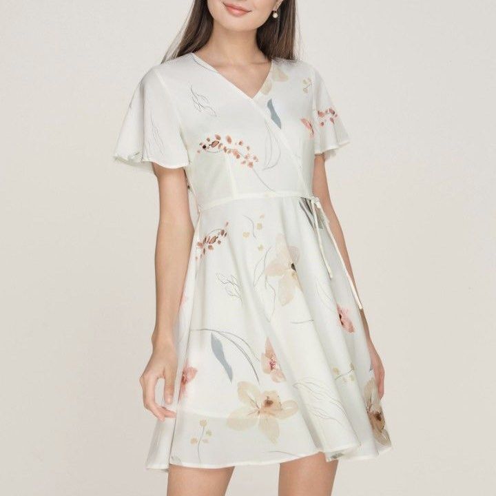 Fayth Spring Bloom Flutter Sleeve Dress, Women's Fashion, Dresses ...