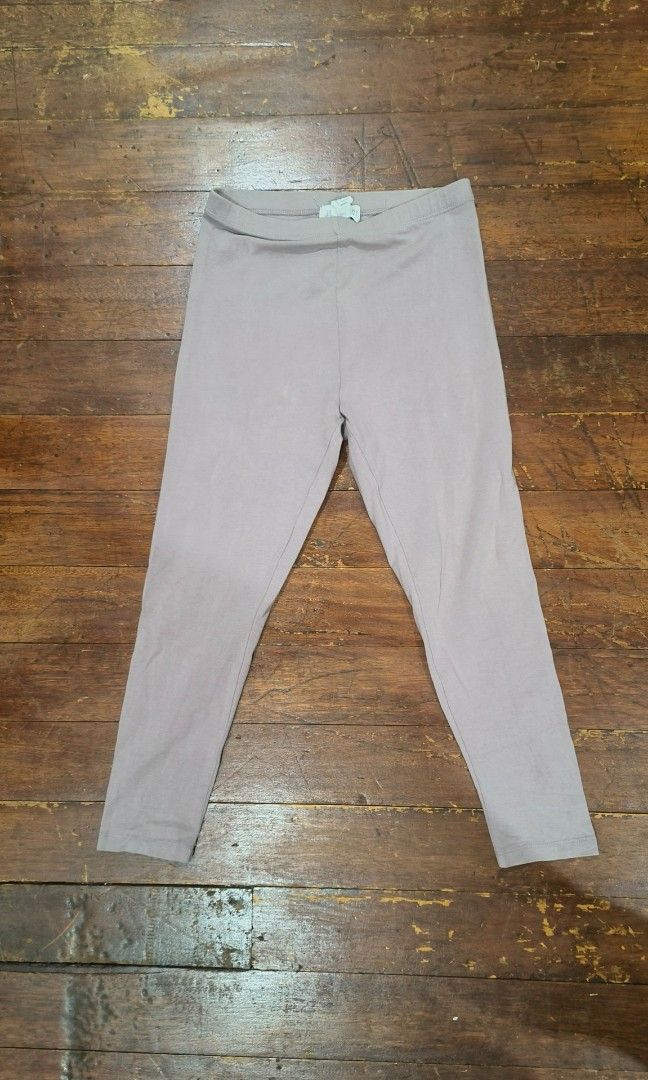 Forever 21 Mauve Leggings (Category: Other Bottoms) located in Quezon City. Submitted by onsesam (Listing ID 1255085857, Image 1). Description: Forever 21 Mauve Leggings not full leggings 100 php Small.