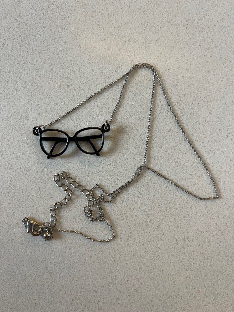 Glasses necklace store