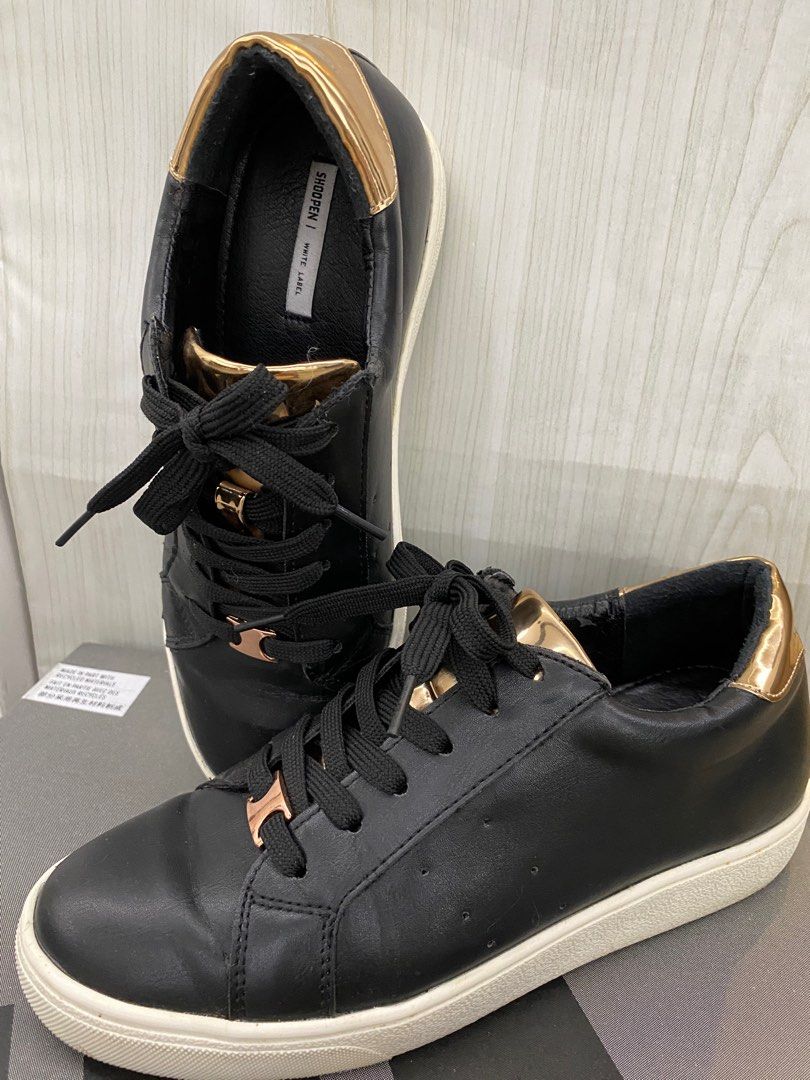 Hidden wedge black sneakers top