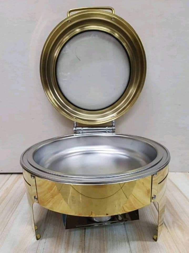 HYDRAULIC GOLD CHAFFING DISH (Category: Cookware & Accessories) located in San Juan City. Submitted by ccmalinao (Listing ID 1255132876, Image 2). Description: New Product! ✨ Hydraulic Gold Chaffing Dish 📍Round 6L : Php5,200 📍Rectangular 9L : Php6,000.