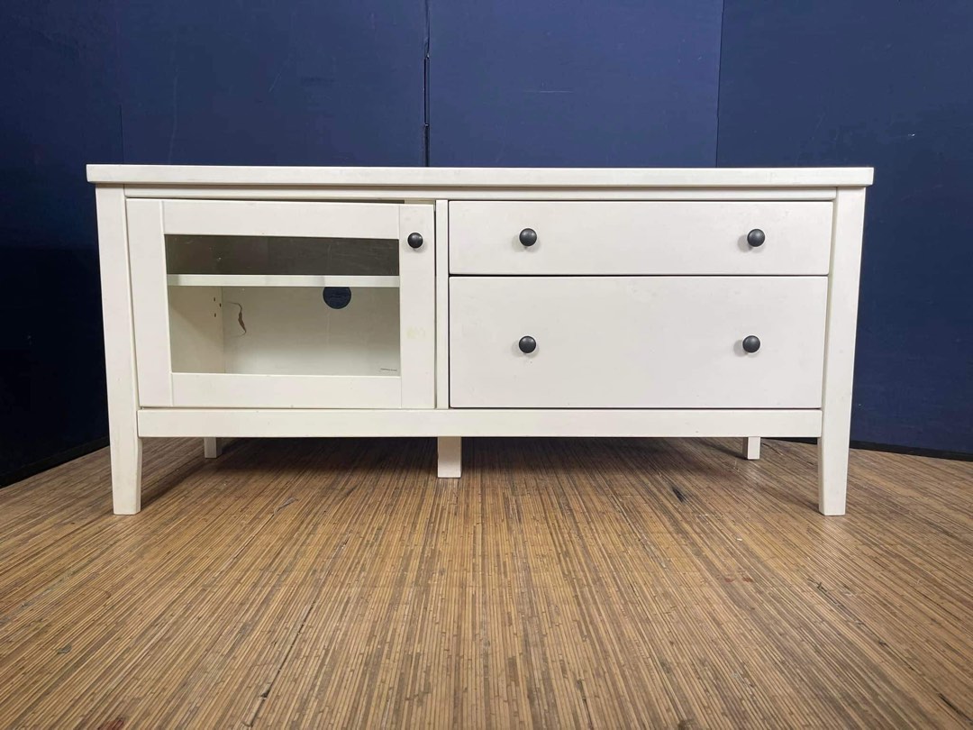Ikea Hemnes Tv Stand 48”L x 18”W x 22”H Solid wood 2 pullout drawers 1