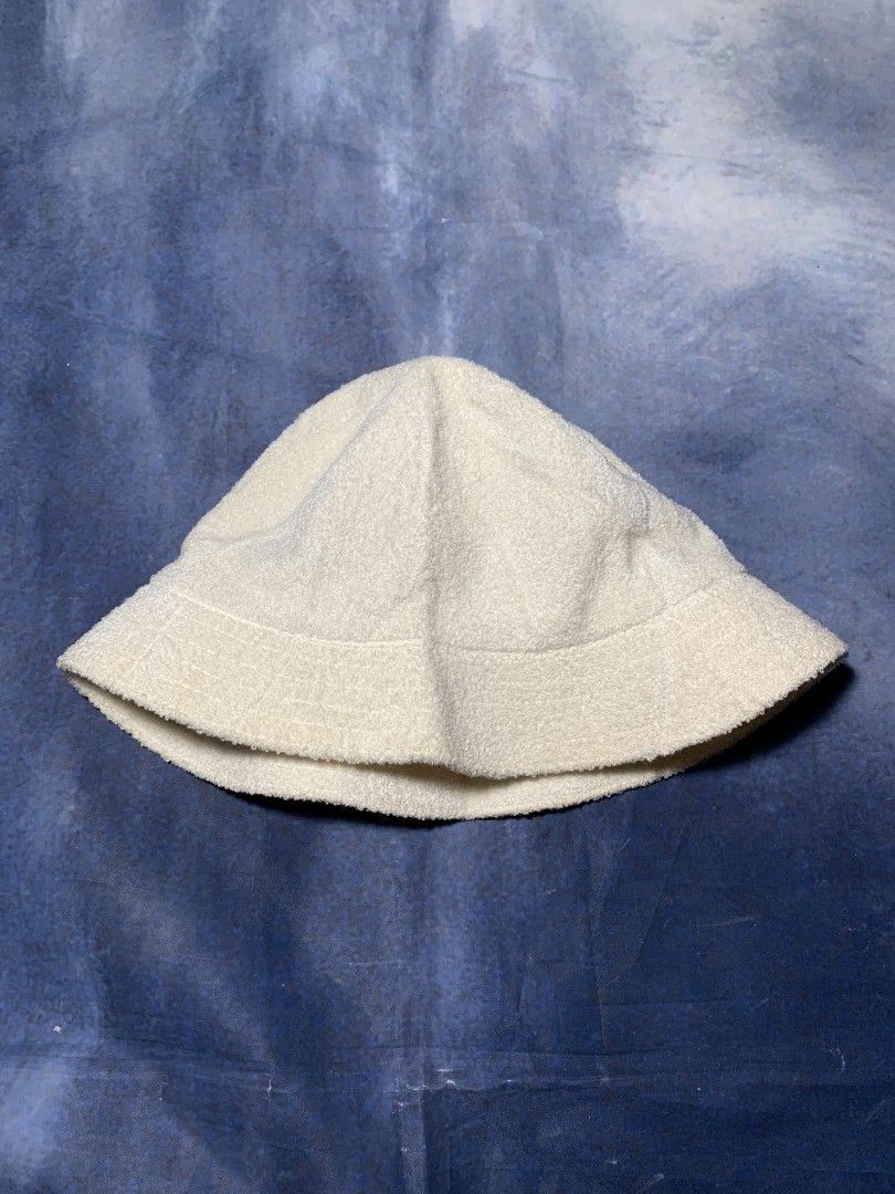 Kangol Bucket hat (Category: Hats & Beanies) located in Iloilo. Submitted by ragrepository (Listing ID 1255115092, Image 3). Description: KANGOL BUCKET HAT Medium No flaws 800+shipping fee.