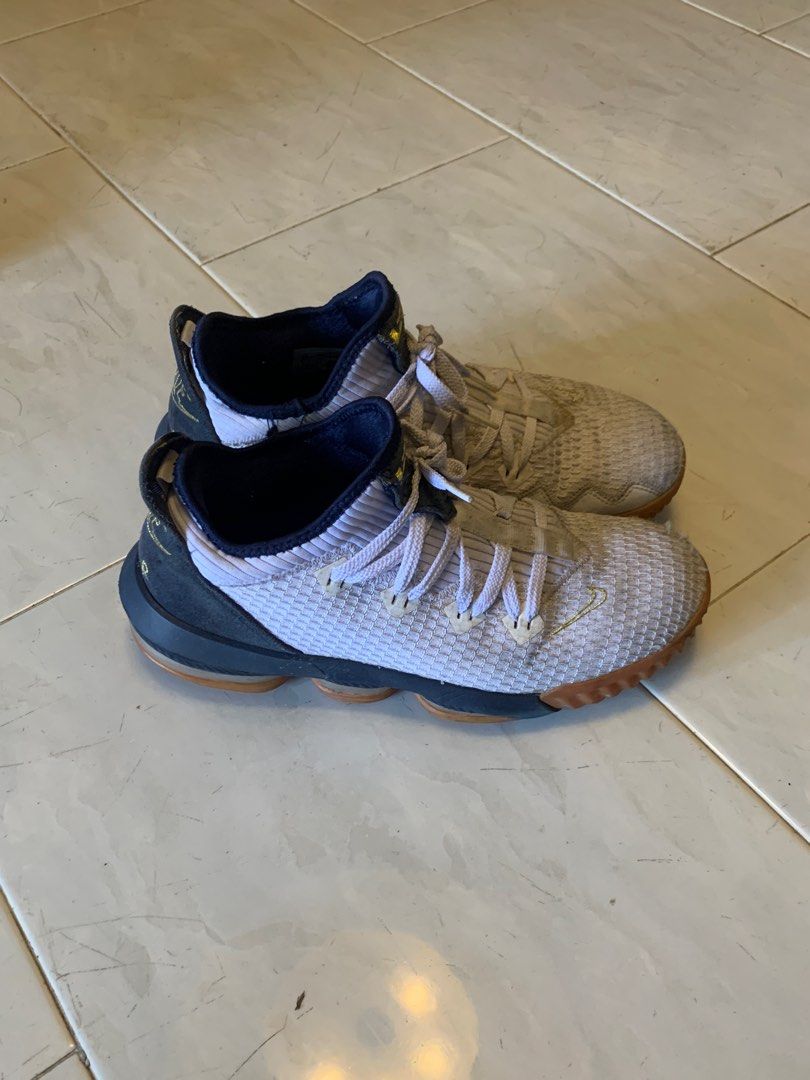Lebron 16 size 9.5 store