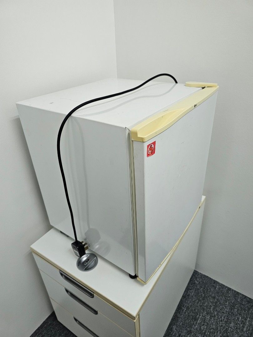 LG Mini Fridge cheap, TV & Home Appliances, Kitchen Appliances