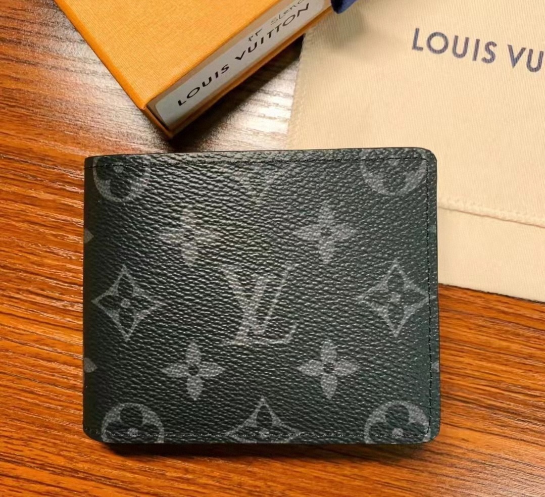 Louis Vuitton Men's Wallet, Men's Fashion, Watches & Accessories