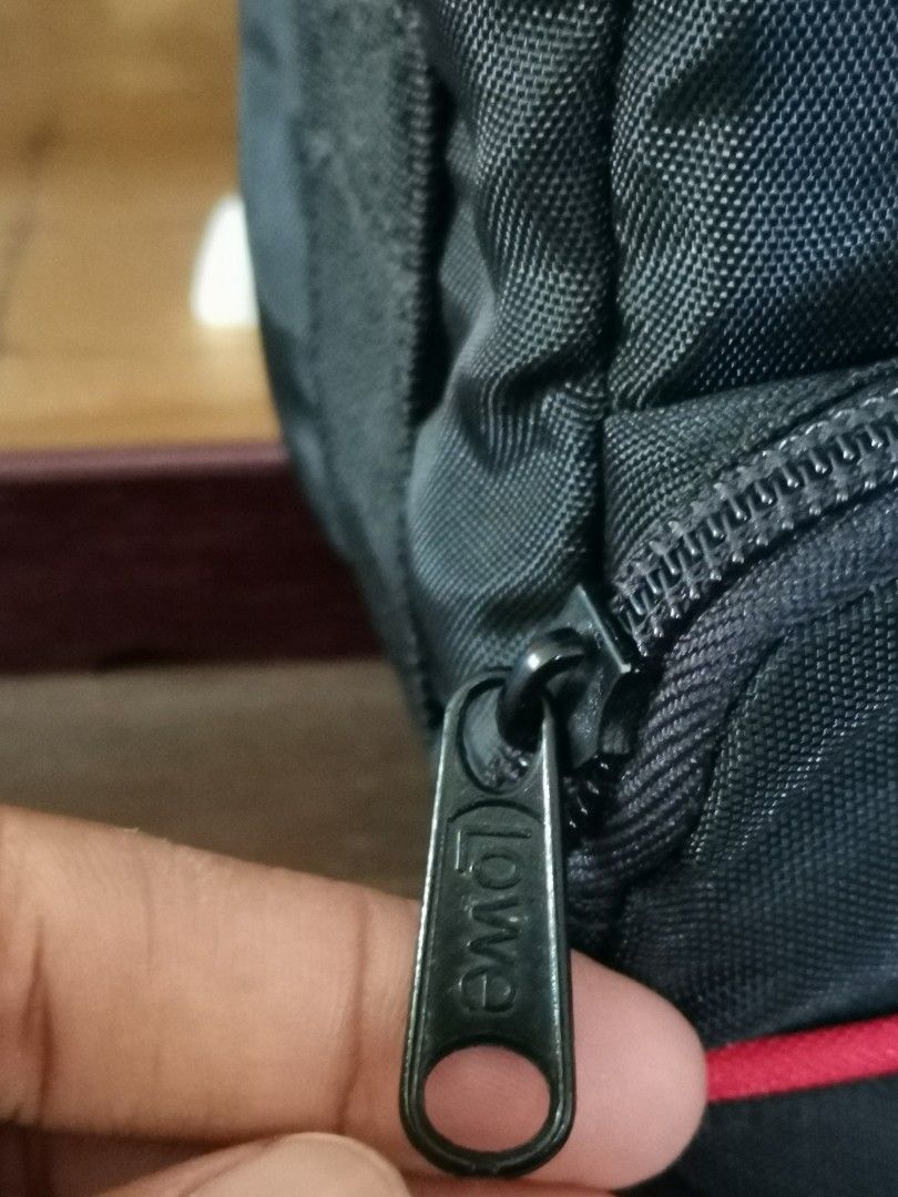 LOWEPRO CAMERA BAG (Category: Camera Bags & Carriers) located in Tanay. Submitted by judevalcorza (Listing ID 1255103408, Image 3). Description: LOWEPRO CAMERA BAG MODEL SILH AF/ZOOM GOODS IN MIRROR LENS CAMERA EXCELLENT CONDITION NO ISSUE 500 PLUS SHIP.