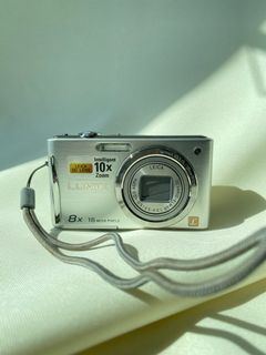 Vintage LUMIX Leica Camera Intelligent 10x Zoom 8x16 mega Pixels