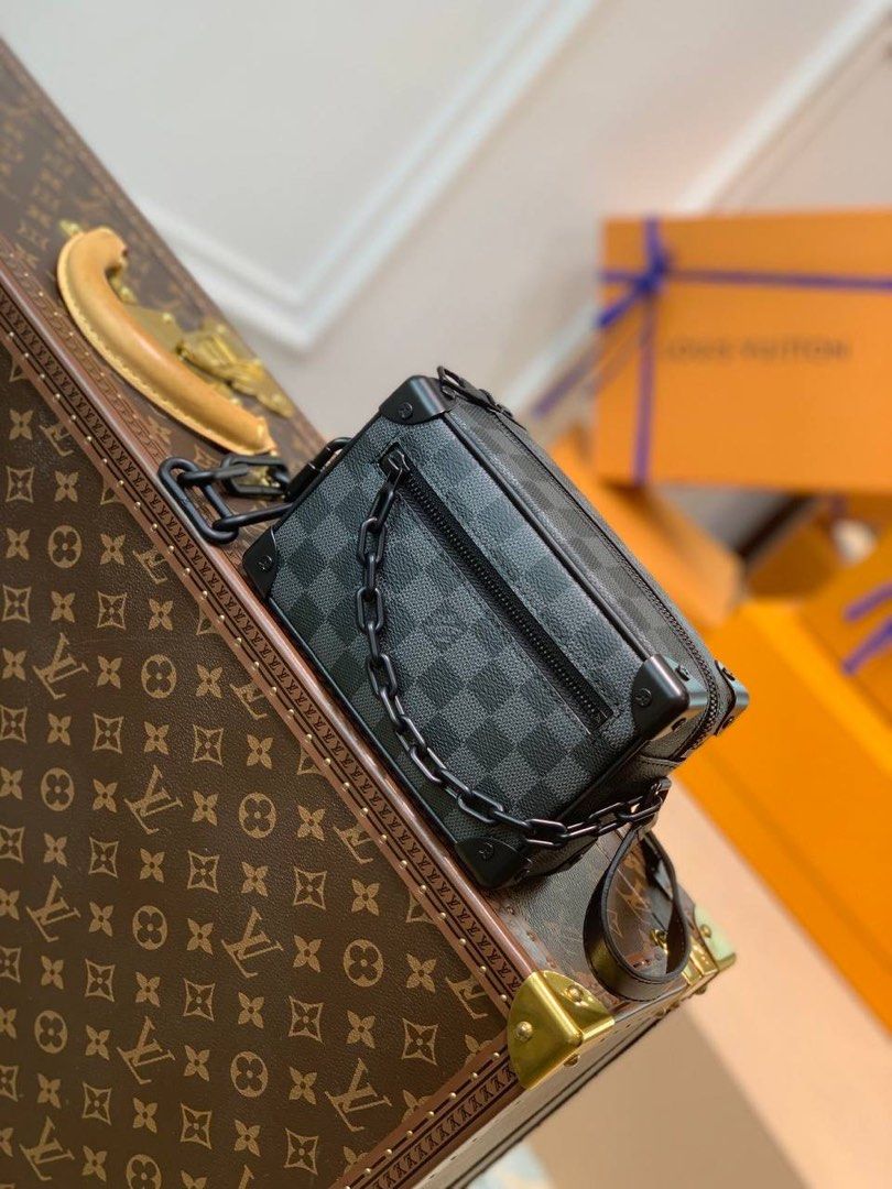Louis Vuitton Trunk Messenger Monogram Eclipse, Men's Fashion, Bags, Belt  bags, Clutches and Pouches on Carousell
