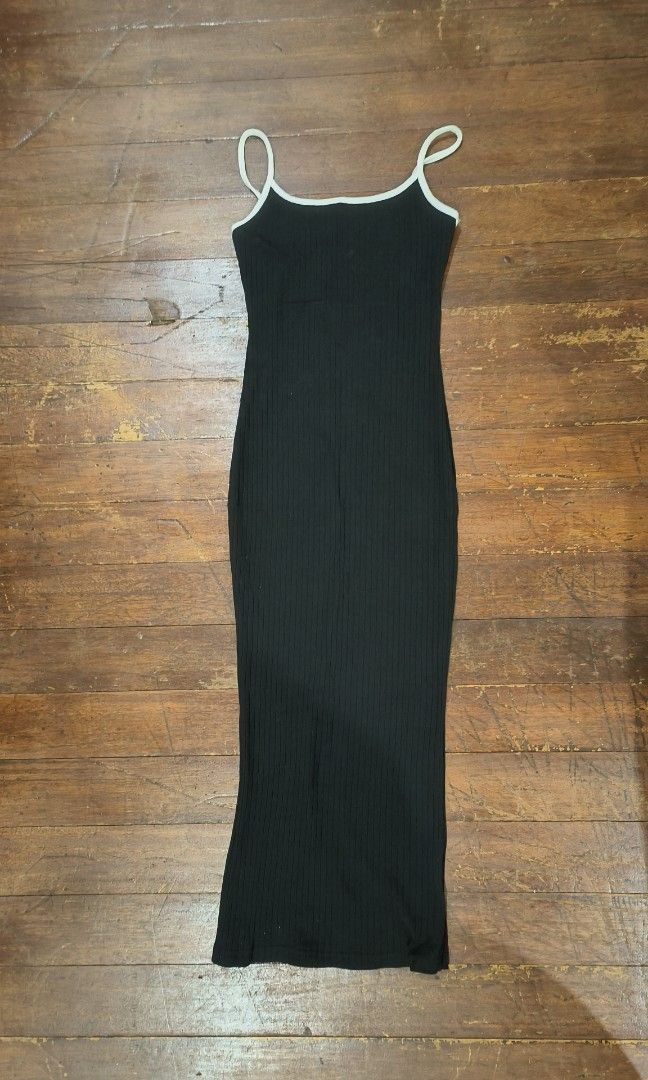 Maxi Bodycon Dress (Category: Dresses) located in Quezon City. Submitted by onsesam (Listing ID 1255082855, Image 1). Description: Maxi Bodycon Dress Bought in Shopee, never been used masikip sakin 200 php XS-S.