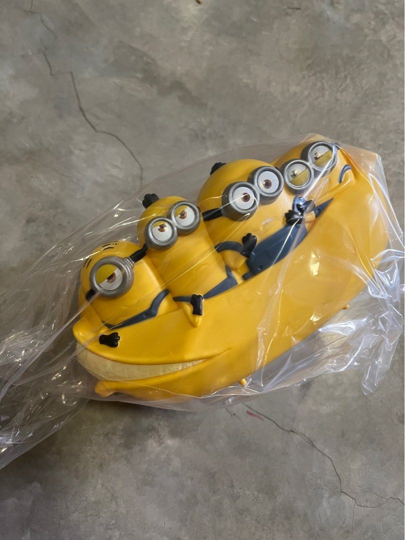 McD Minion Picnic Basket, Hobbies & Toys, Collectibles & Memorabilia, Fan Merchandise on Carousell