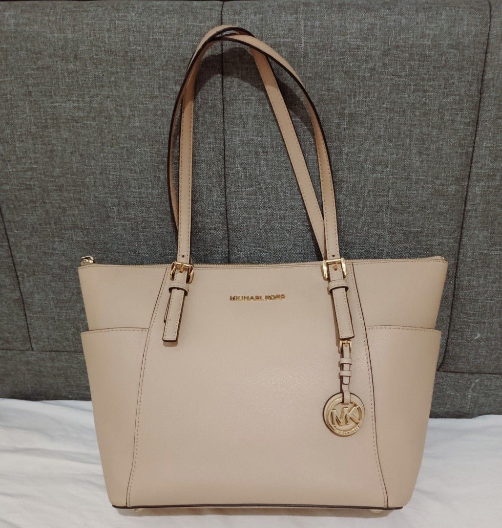 Michael Kors Charlotte large saffiano leather top zip tote bag, Women's  Fashion, Bags & Wallets, Shoulder Bags on Carousell