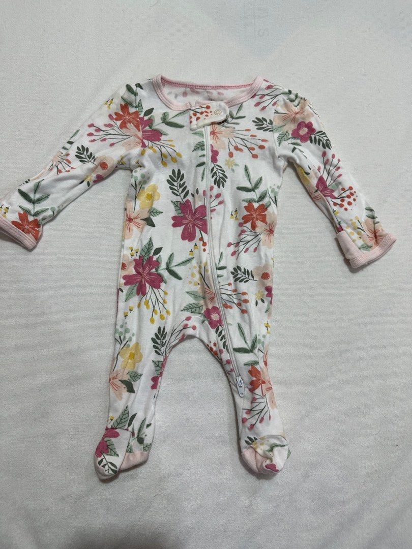 Newborn Baby Bodysuit Set (Category: Babies & Kids Fashion) located in Quezon City. Submitted by manilabey (Listing ID 1255061929, Image 2). Description: -Cloud Island bodysuits -Sold as a set -See photos for slight flaws.