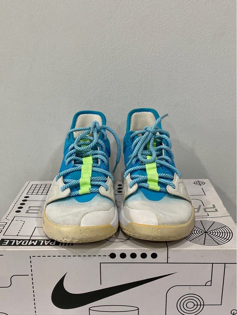 Pg 3 lure on store feet