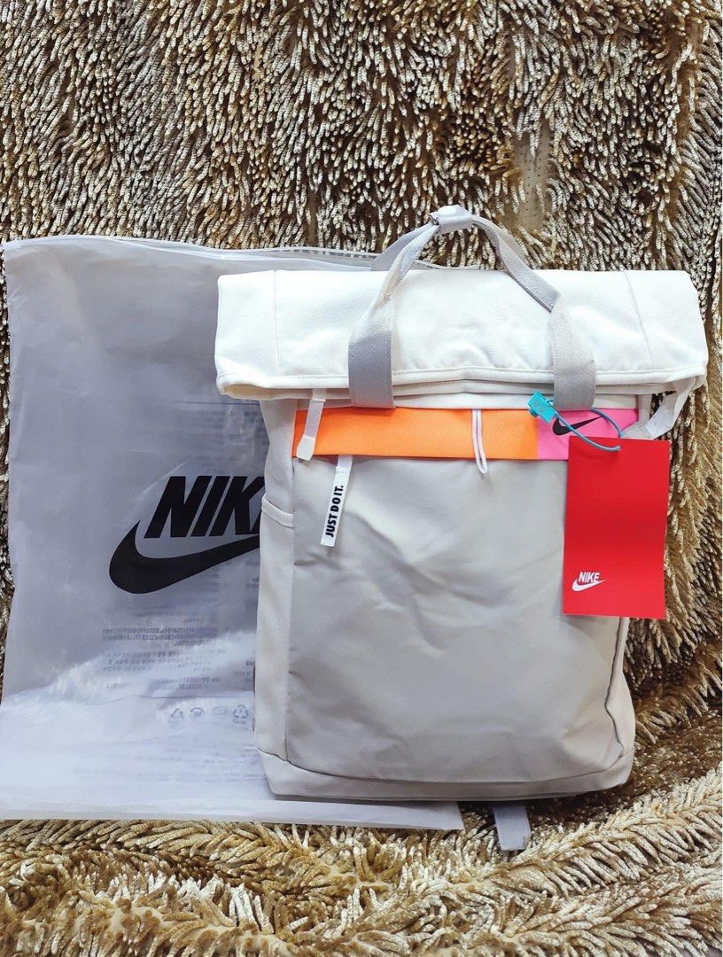 Nike radiate graphic training backpack hotsell