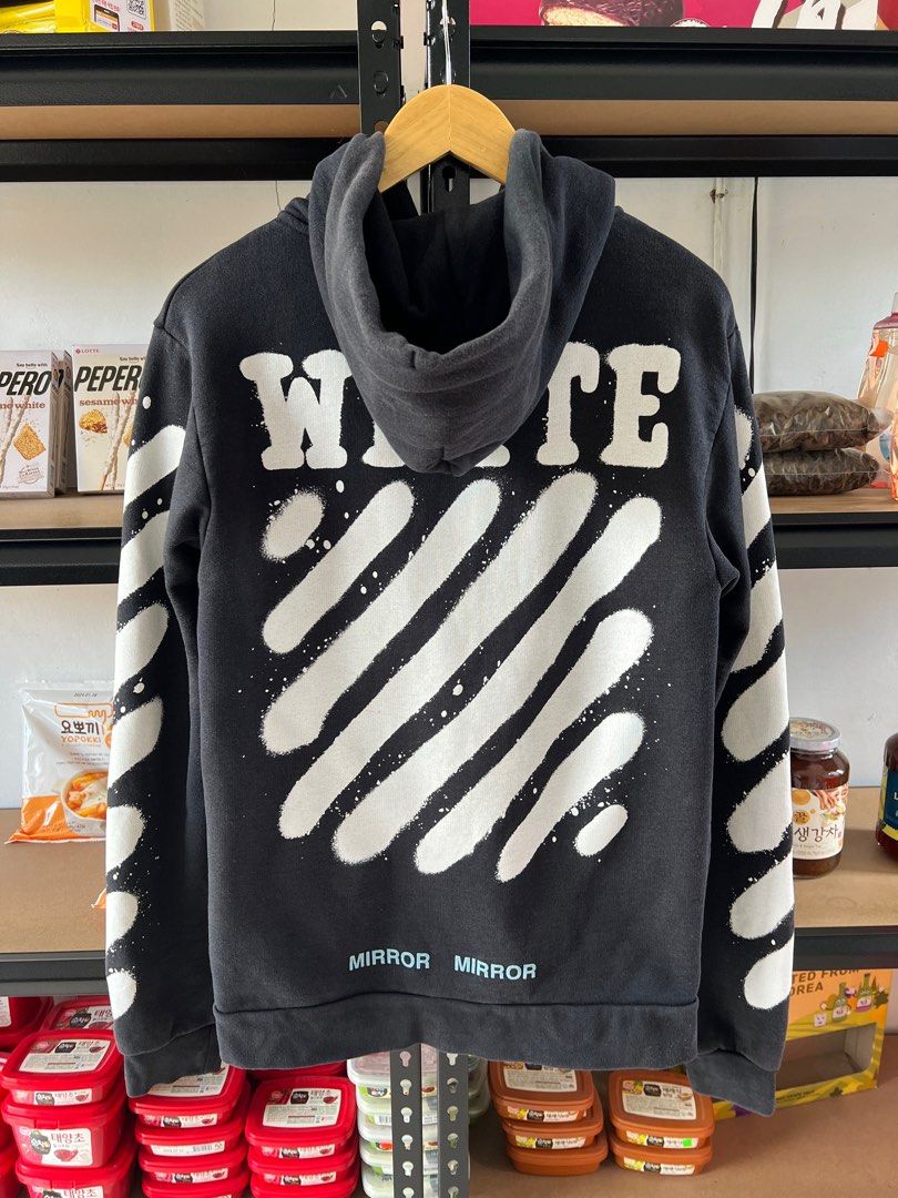 Old off deals white hoodie