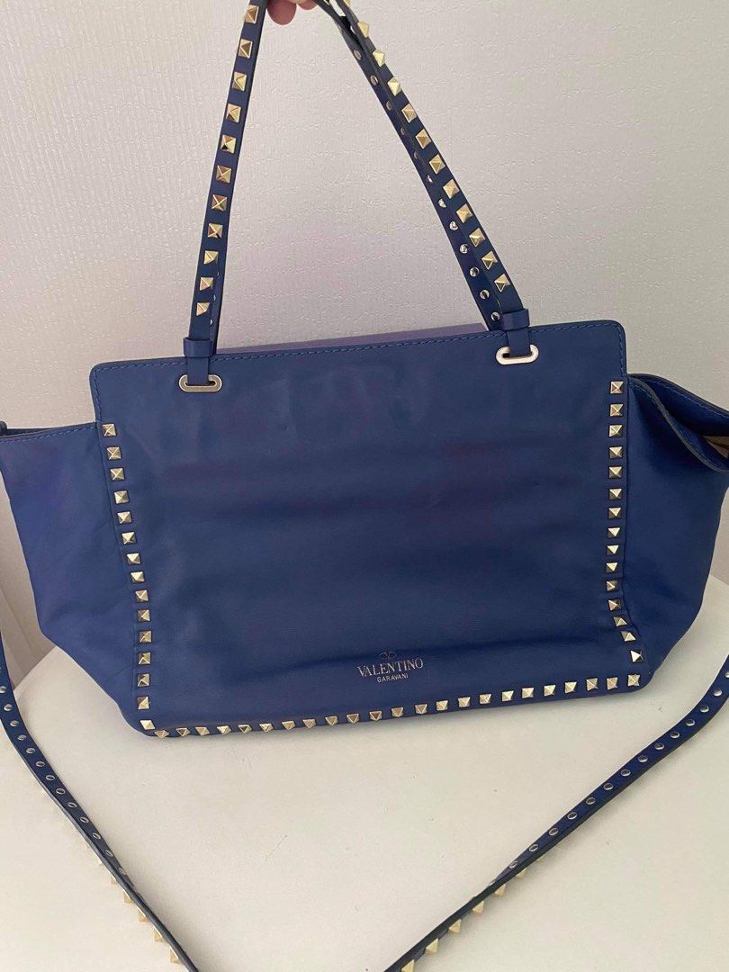 Original Valentino Garavani Tote (Category: Luxury Bags & Wallets) located in Manila. Submitted by definitelyjoyce (Listing ID 1255022944, Image 1). Description: Guaranteed authentic Store bought Bag and strap only Can do meet up at preferably 81xavier Residences Landers Otis Robinsons Otis.