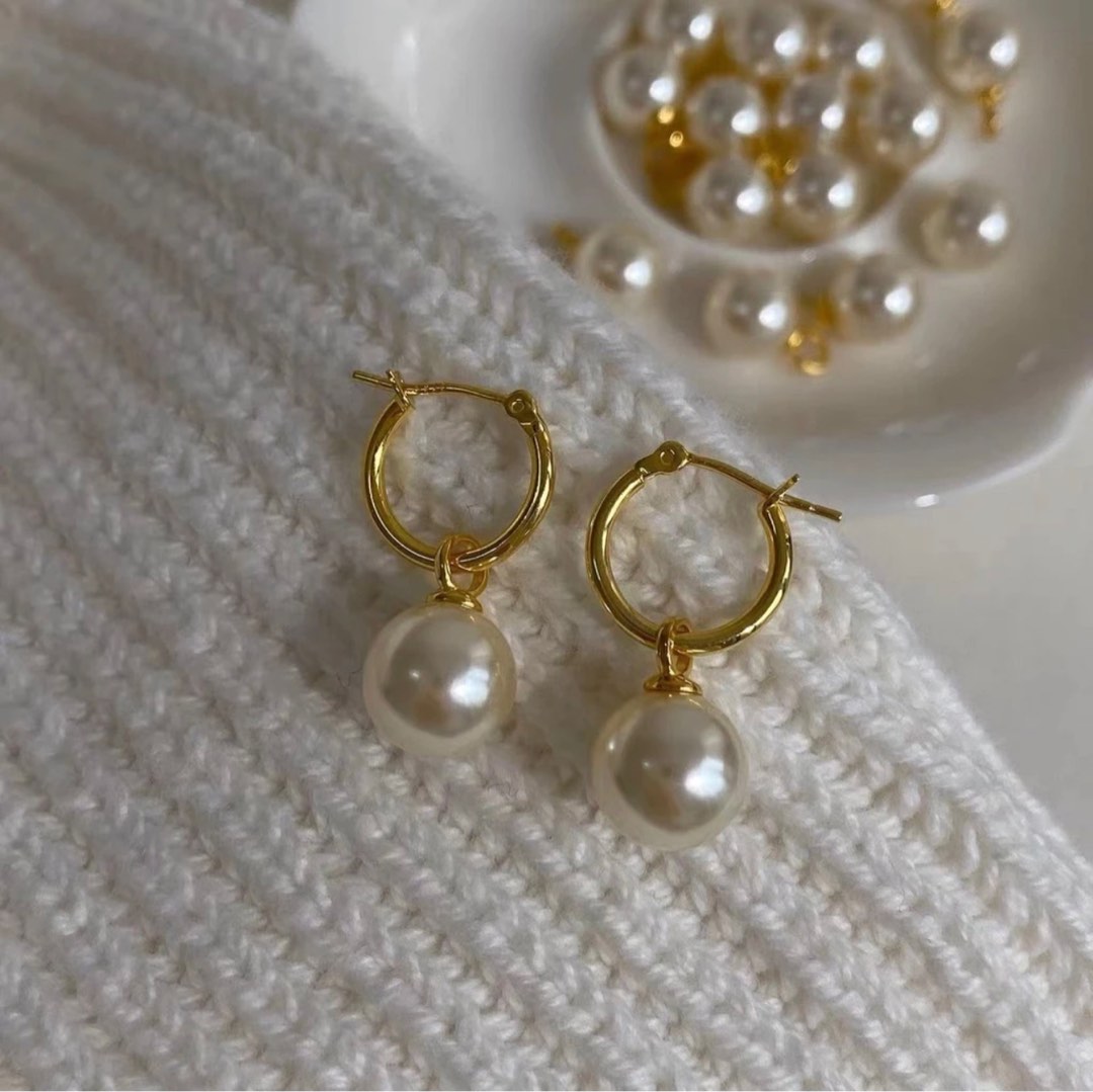 Louis Vuitton Mother of Pearl Earring, Women's Fashion, Jewelry &  Organizers, Earrings on Carousell