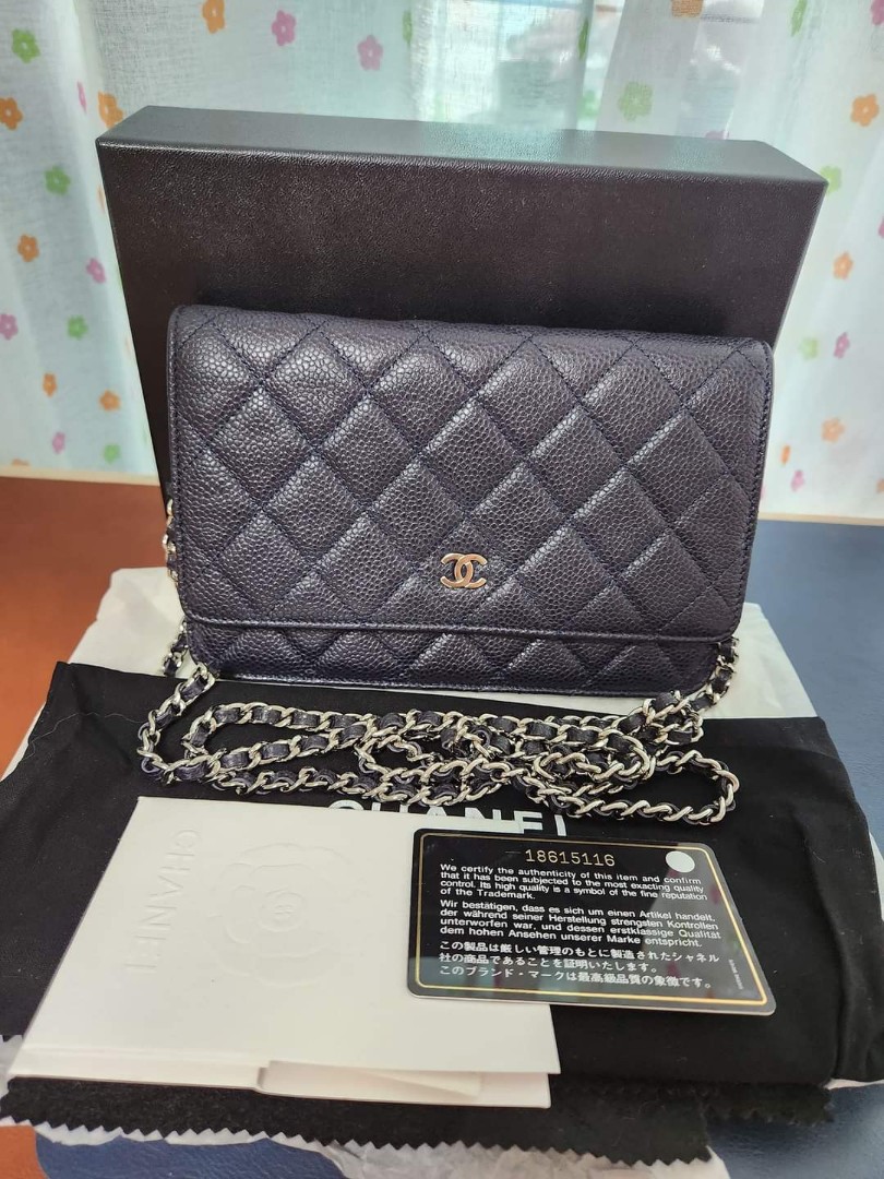 SOLD ••• ————————— Gucci Black Leather & Cloth Monogram Wristlet