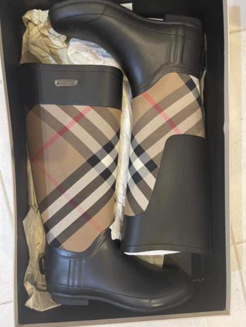 Burberry rain shop boots size 7