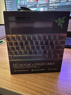 Razer PBT keycap + coiled Cable