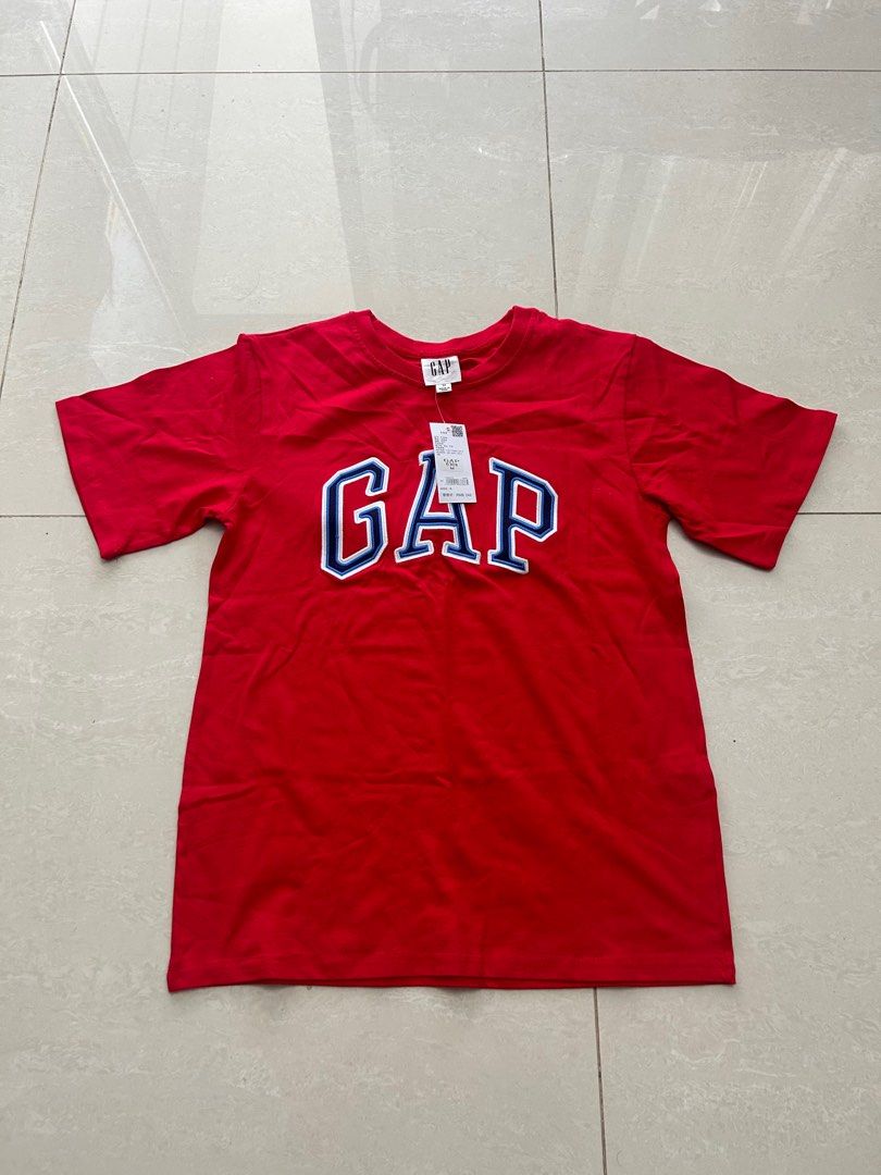 Red shop gap shirt