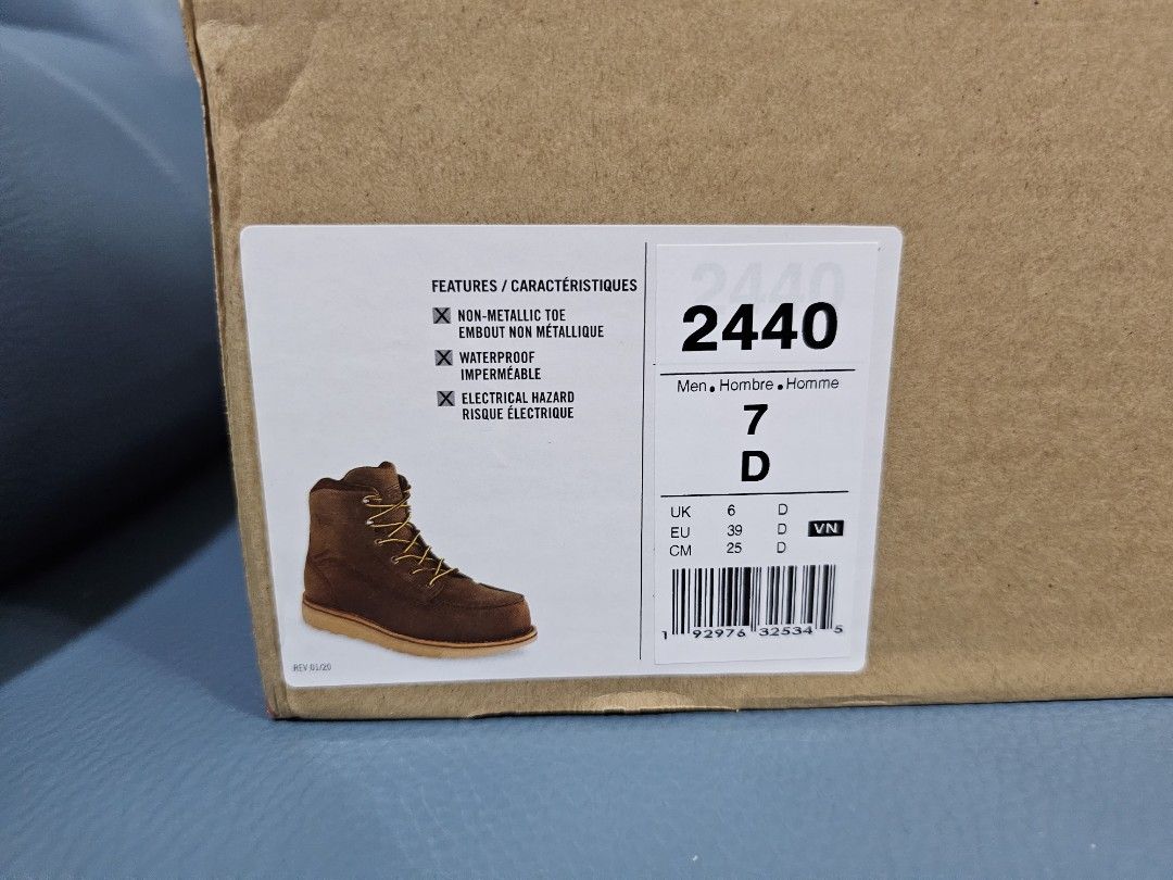 Red wing traction store tred