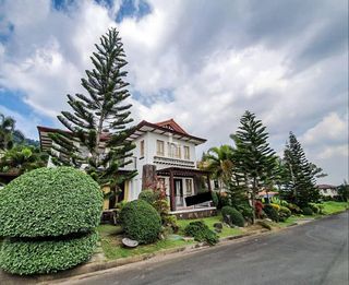 Rent/ Sale Beautiful 3 Levels wh 4 Bedrooms n 4 Cars Garage n Balconies FULLY FURNISHED Wh Spacious 506m2 LA House Located TAGAYTAY MIDLANDS LAKEVIEW HEIGHTS This is GOLF FAIRWAY LOT Beside Midlands Course Wh Nice Garden wh View Taal n Lake Clean Title