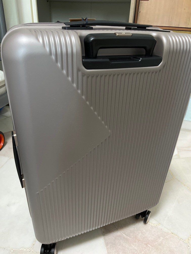 Samsonite Zeltus Spinner 69/25 with builtin weighing scale, Hobbies