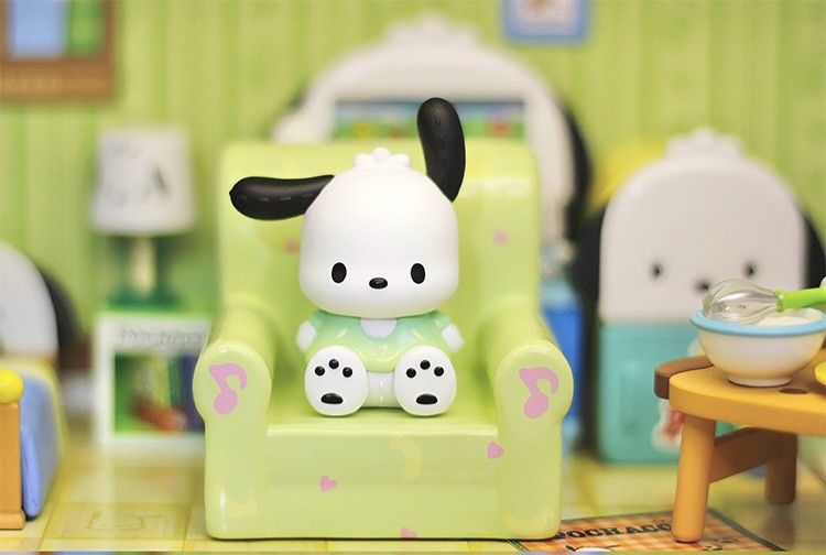 Miniatura Coleccionable Sanrio - Sofá Pochacco, Aprox. 11 X 5 Cm, Para Fans Y Decoración