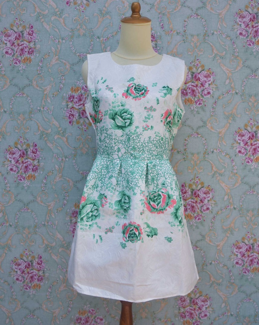 Se Xiang Fushi emboss dress (tag label), Fesyen Wanita, Pakaian Wanita ...