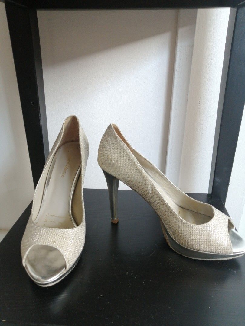 Elegant online silver heels