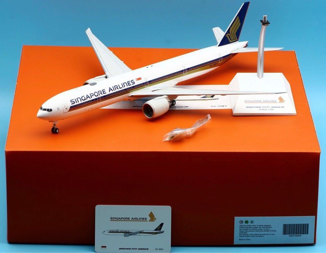 Singapore Airlines 777-300ER 1:200, Hobbies & Toys, Memorabilia 