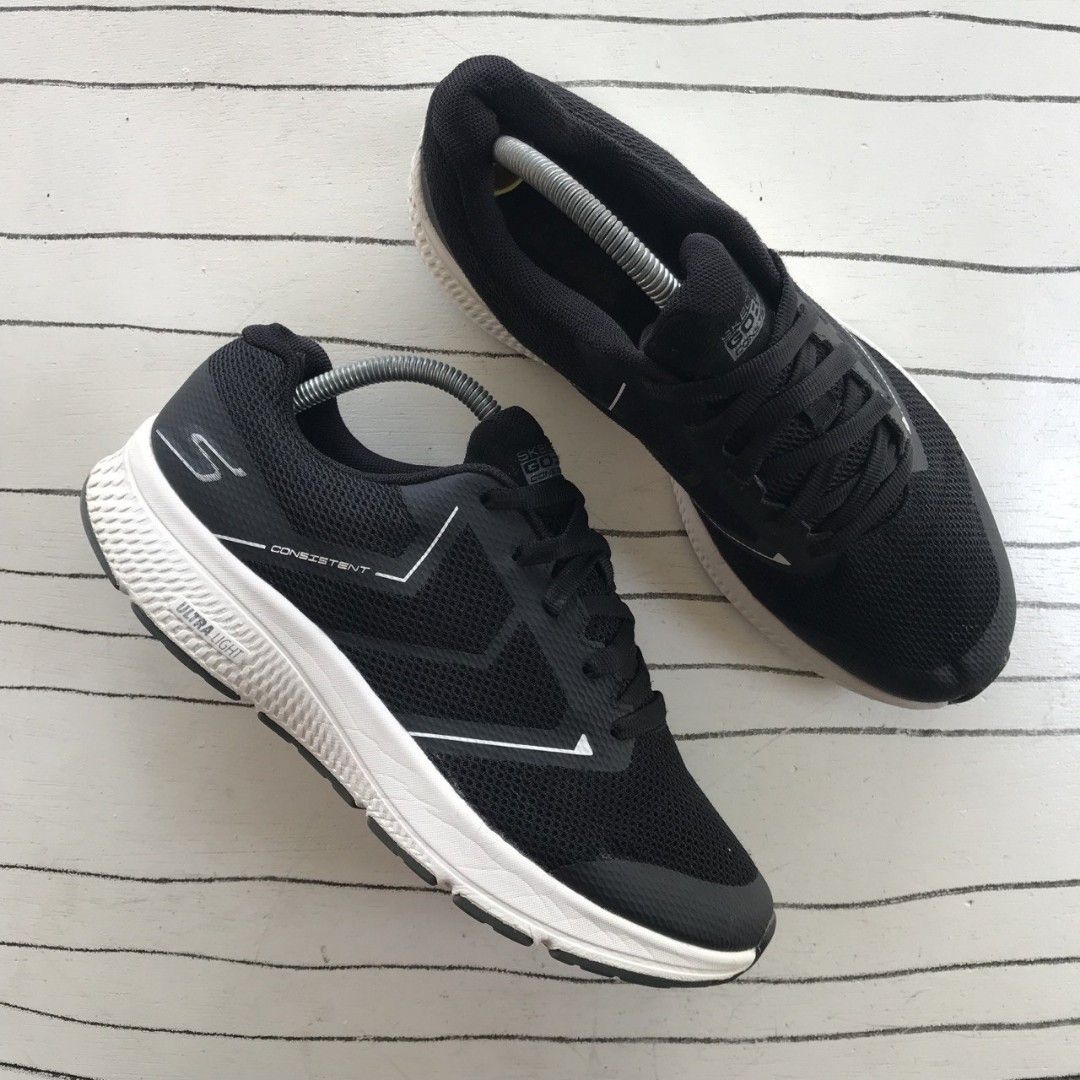 SKECHERS GO RUN CONSISTENT BLACK WHITE 8UK Men s Fashion