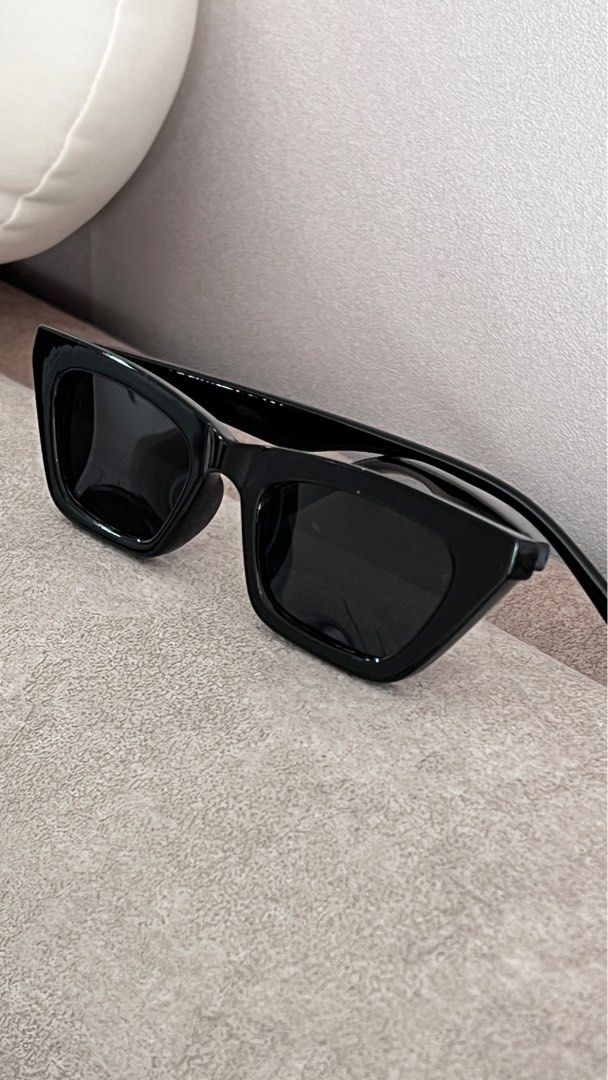 Spectacles (Category: Sunglasses & Eyewear) located in Shah Alam. Submitted by 22vintage (Listing ID 1255101706, Image 3). Description: 100%NEW.